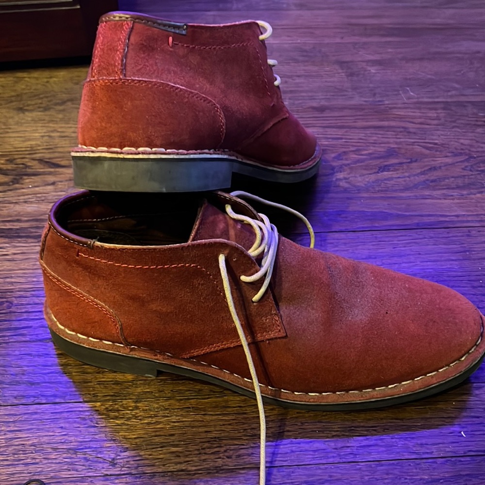 Barely worn men’s Desert Sun suede boots
